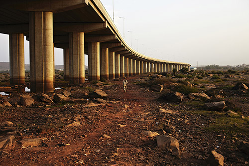 François-Xavier Gbré, Pont de l’amitié sino-malienne #1, Sotuba, Bamako, Mali, 2013.
