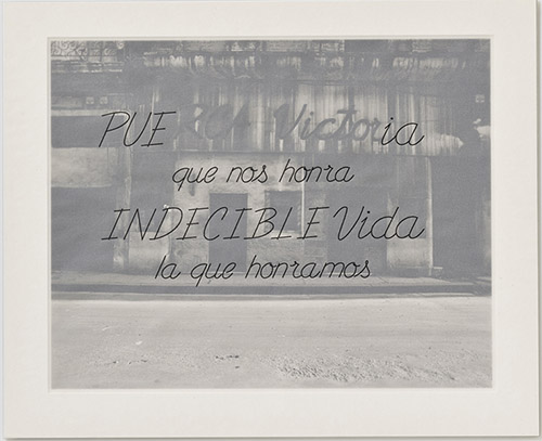 Carlos Garaicoa, Frases, 2009. Héliogravure avec inscription en creux, calque imprimé d'un texte en noir. © Carlos Garaicoa © musée du quai Branly - Jacques Chirac.
