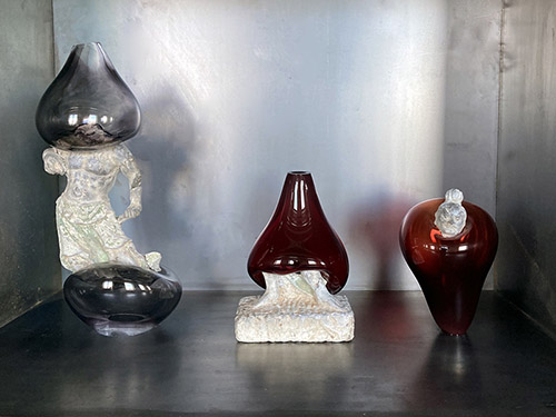 Zhuo Qi, Bubble-Game, 2020. Sculptures en pierre et verre soufflé. Œuvre produite lors de la résidence à la Fondation d’entreprise Martell, Cognac. ©Zhuo Qi, Courtesy Galerie Paris-Beijing.