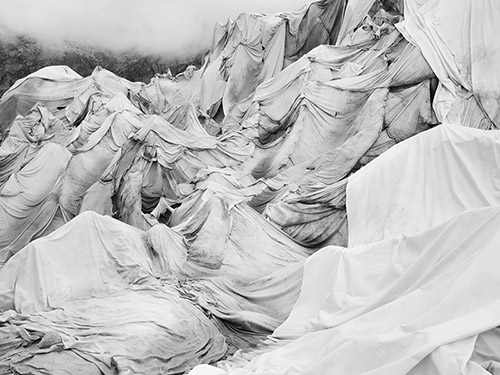 Grégoire Eloy, De Glace, Glacier du Rhône, 2020. © Grégoire Eloy / Tendance Floue. Lauréat Prix Niépce 2021.