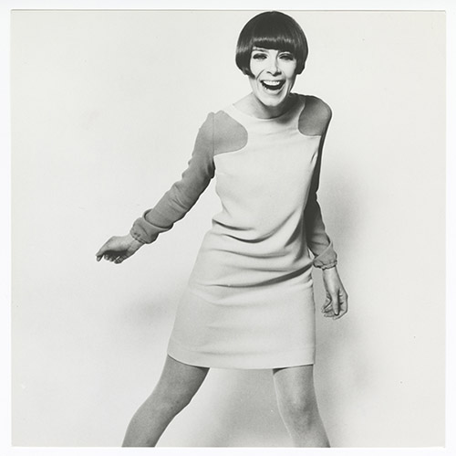 Marcel Duffas, Photographie de mode en noir et blanc, 1966-1967. Tirage argentique d’époque. © Marcel Duffas. © MAD, Paris / Jean Tholance.