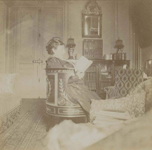 Anonyme, Madame Adrien Proust chez elle, 9 boulevard Malesherbes, 1892. © São Paulo, collection Pedro Corrêa do Lago.