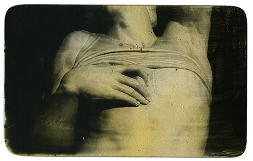 Anaïs Boudot, série Jour le jour, 2022, 09/10/2020 reproduction. Pièce unique (+1EA) - 15 x 24 cm. Tirage argentique sur verre, peinture et boîte noire.