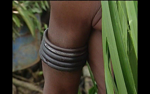 Bwi, objet magico religieux. Extrait du film de Geneviève Wiels, Guérisseurs noirs d'Amazonie, 1998.