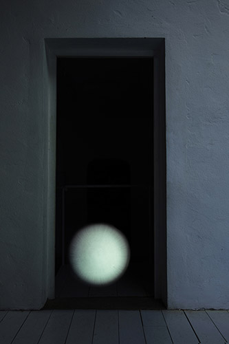 Corinne Mercadier, Luna, série La nuit magnétique, 2022. 60 x 90 cm - édition de 5 (+2EA). Peinture sur verre et photographies, tirage sur papier platine fiber rag Canson.