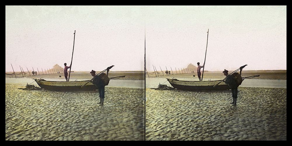 Les grandes pêches sur la grève. Le Mont-Saint-Michel (Manche), vers 1885. Vue stéréoscopique coloriée. © Léon & Lévy / Roger-Viollet.