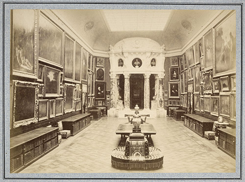 Alphonse Chalot (Chantilly, 1846-Paris, 1893). Chantilly, la galerie de peinture vue du côté de la galerie de la Rotonde. Chantilly, musée Condé, PH-184.