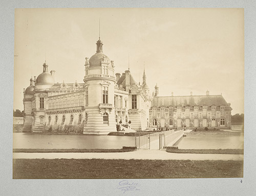 Isidore-Alphonse Chalot (Chantilly, 1846-Paris, 1893). Le château de Chantilly après sa reconstruction, 1885. Chantilly, musée Condé, PH-130.
