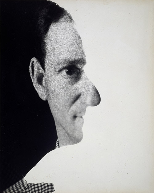 Erwin Blumenfeld, Autoportrait, 1945 - in situ © Galerie Le Minotaure / Galerie Lucas Ratton.