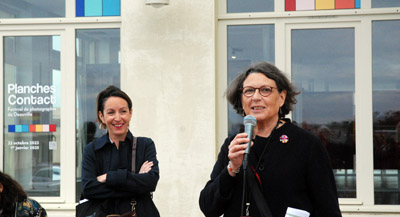 Interview de Laura Serani, directrice artistique de Planches Contact, par Anne-Frédérique Fer, à Deauville, le 28 octobre 2022, durée 9’23. © FranceFineArt.