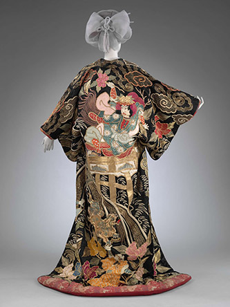 Outer-kimono for a woman (uchikake), probably Kyoto, 1860-80. Candidat/© Victoria and Albert Museum, London.