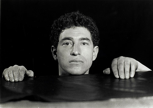 Jacques-André Boifffard, Portrait d’Alberto Giacometti, c. 1931. Photo : Jacques-André Boifffard. Archives Fondation Giacometti.
