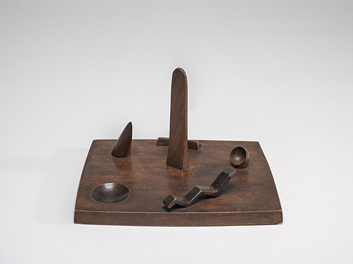 Alberto Giacometti, Projet pour une place, c.1931 – 1932. Bois / 19,4 x 31,4 x 22,5 cm Collection Peggy Guggenheim, Venise. © Succession Alberto Giacometti / Adagp, Paris 2022.