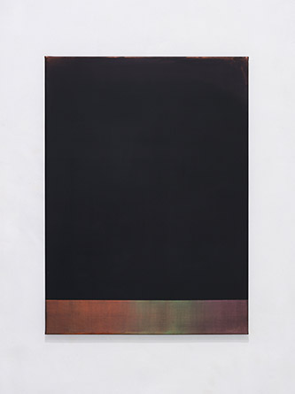 Anne Laure Sacriste, Composition noire à la bande moirée, 2014. Acrylique sur toile, 100 x 73 cm. Courtesy de l’artiste et galerie Vera Munro, Hambourg.