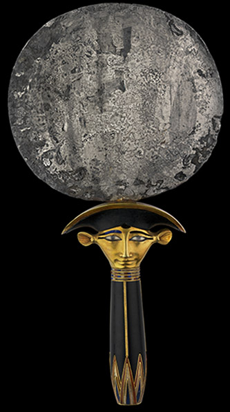 Miroir de Sithathoriounet. Photo : Sandro Vannini/Laboratoriorosso. © World Heritage Exhibitions. Moyen Empire, XIIe dynastie.