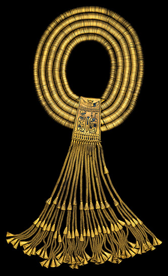 Collier de Psousennès Ier. Photo : Sandro Vannini/Laboratoriorosso. © World Heritage Exhibitions. Troisième Période intermédiaire, XXIe dynastie.