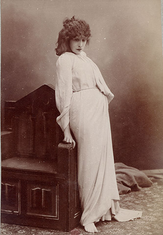 Paul Nadar, Sarah Bernhardt en Macbeth, 1884, photographie, BnF, département des Estampes et de la photographie, Paris, France © BnF.