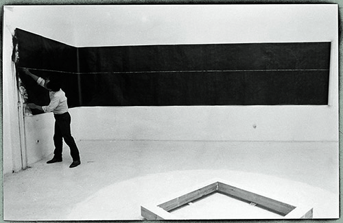 Takesada Matsutani. Bateau Lavoir, Paris, 4 avril - 31 mai, 1984, Première présentation de l’oeuvre. © Archives Takesada Matsutani.