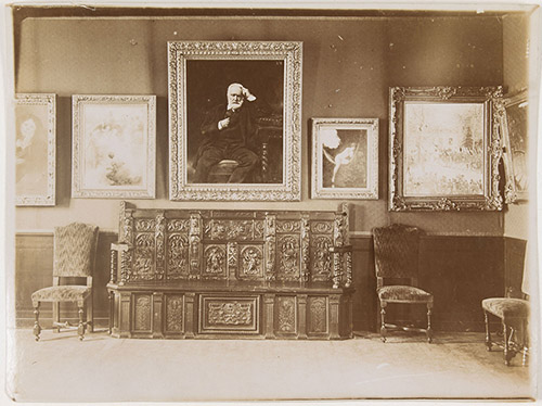 Paul Duchenne, 1er étage, salle des peintures, à l'ouverture du musée, 1903, photographié par Paul Duchenne, © Paris Musées / Maisons de Victor Hugo Paris-Guernesey.