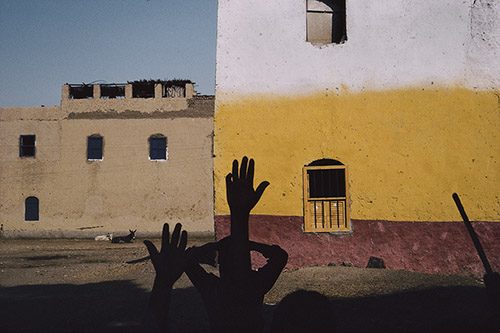 Harry Gruyaert, Égypte, Al Qarnah, Vallée des Rois, 1987 © Harry Gruyaert / Magnum Photos.