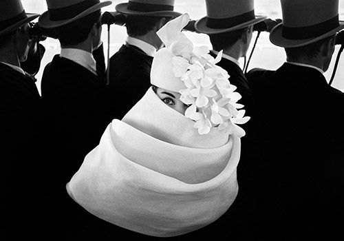 Frank Horvat, Chapeau Givenchy, Paris, pour Jardin des Modes, 1958. Tirage jet d’encre moderne.
