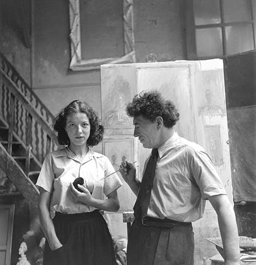 Annette et Alberto dans l’atelier, 1951 Photographe : Alexander Liberman. © Archives Fondation Giacometti. © Succession Alberto Giacometti / Adagp, Paris 2023.