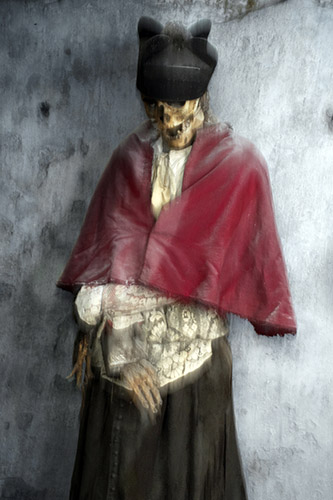 © Sophie Zénon, Capucin (le 9), épreuve issue du cycle In Case We Die – Momies de Palerme. Tirage argentique de 120 x 80 cm, 2008.