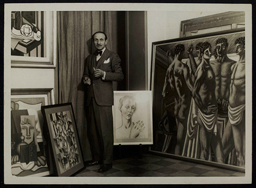 Giorgio de Chirico, "Vues de la galerie et différents accrochages (1913-1921)". © Fonds Rosenberg RMN - reproduisant plusieurs toiles dont une de Chirico, © Adagp, Paris, 2023.