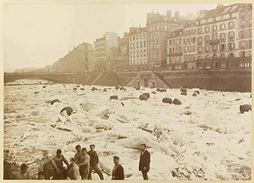 Photographe inconnu, La débâcle de la Seine vers le Petit-Pont, Paris, 3 janvier 1880. CC0 Paris Musées / Musée Carnavalet - Histoire de Paris.