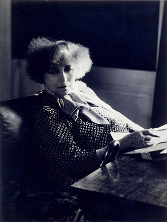 Colette par Rogi André, 1947. BnF, Estampes et photographie. Crédit photo : Rogi André / Droits réservés.