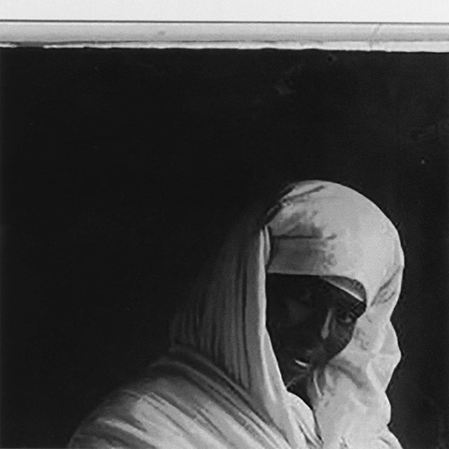 Hoda Afshar, The Fold. Installation photographique, 2023-2025. Tirage argentique. © musée du quai Branly - Jacques Chirac. Fonds Clérambault, musée du quai Branly – Jacques Chirac.