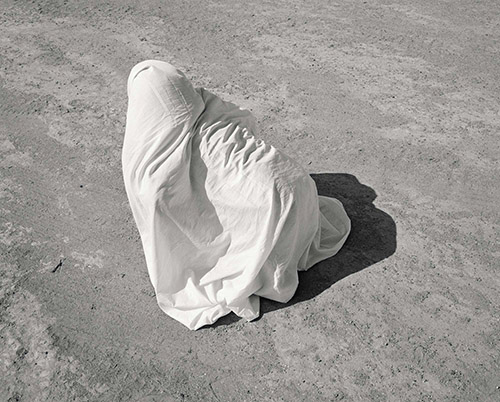 Hoda Afshar, Speak the wind, 2015 – 2020. Référence H.A_11.20_27. Tirages photographiques jet d’encre. © Courtesy de l’artiste et de la Galerie Milani, Brisbane, Australie.