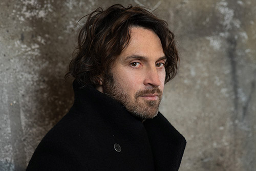 Portrait de l’artiste Lionel Sabatté, 2023. Courtesy Ceysson & Bénétière © A. Boissaye - studio CuiCui.