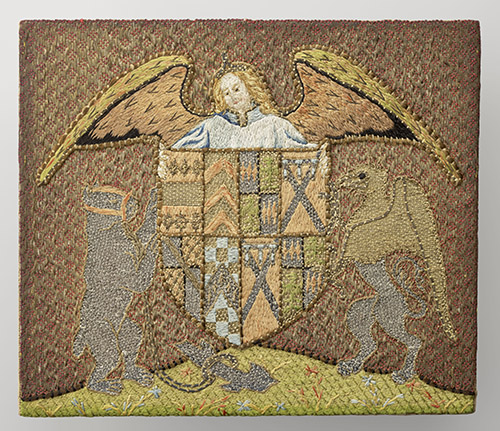 Ange portant un écu armorié. Angleterre, 1849 ou vers 1866. Broderie de soies polychromes et de filés or et argent sur toile de lin. Paris, musée de Cluny - musée national du Moyen Âge. Cl. 23979. © GrandPalaisRmn (musée de Cluny - musée national du Moyen Âge) / Mathieu Rabeau.