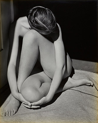 Edward Weston, Charis, Santa Monica (Nude in doorway), 1936. © Center for Creative Photography, Arizona Board of Regents / Edward Weston, Adagp, Paris, 2025. Courtesy Wilson Centre for Photography.