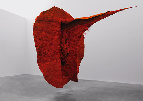 Magdalena Abakanowicz, Abakan rouge, 1969, sisal, Tate, Don anonyme, 2009. Photo: © Magdalena Abakanowicz.
