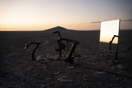 Pierre Huyghe, Camata, 2024. Robotique alimentée par apprentissage automatique, film autogénéré, édité en temps réel par des algorithmes d'apprentissage automatique, son, capteurs. Pinault Collection. © Adagp, Paris, 2025.