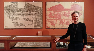 Entretien avec Béatrice Quette, conservatrice, responsables des collections asiatiques et islamiques - Musée des arts décoratifs et co-commissaire de l'exposition, par Anne-Frédérique Fer, à Paris, le 18 mars 2026, durée 23’27, © FranceFineArt.