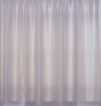 Marie Lund, Stills, 2015. Tissu de rideau trouvé tendu sur châssis bois, 215,5 x 205,2 x 4,5 cm. Collection Frac Île-de-France. © Marie Lund.