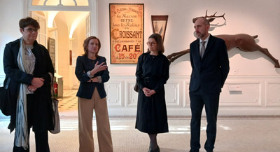 Entretien avec Anne-Laure Sol, conservatrice en chef du patrimoine, 
responsable du département des peintures et vitraux au musée Carnavalet - Histoire de Paris, et commissaire scientifique de l’exposition,  par Anne-Frédérique Fer, à Paris, le 14 avril 2026, durée 14’08, © FranceFineArt. (deuxième à gauche, Anne-Laure Sol)