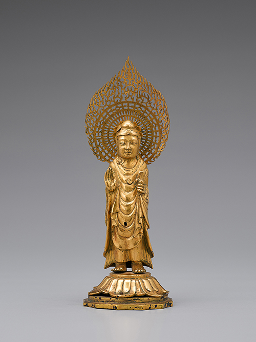 Bouddha. Corée du Sud, monastère Hwangboksa, pagode de Guhwang-dong, période du Silla unifié (en 692), bronze doré, H. 14,4 cm, Séoul, musée national de Corée, Bongwan 14753 ⓒ Musée national de Gyeongju.