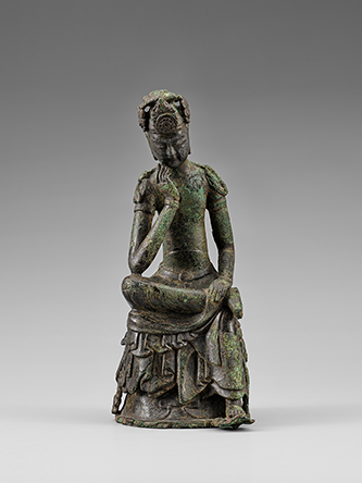 Bodhisattva Maitreya en posture méditativeCorée du Sud, Mulgum-eup, Yangsan-si, 5e-7e siècle, bronze doré, H : 26 cm, Séoul, musée national de Corée, Shinsu 4165 ⓒ Musée national de Gyeongju.
