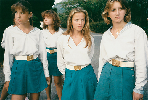 https://francefineart.com_ Claudine Doury, Artek, Le camp Kiparisini, Crimée ARTEK, 1994, Collection d’entreprise Neuflize OBC. © Claudine Doury.