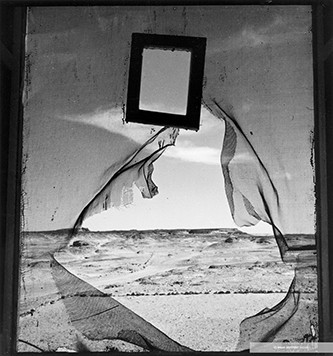 https://francefineart.com/ Lee Miller, Portrait de lâespace, Al Bulwayeb, prĂšs de Siwa, Egypte, 1937. © Lee Miller Archives England 2026, All Rights Reserved.