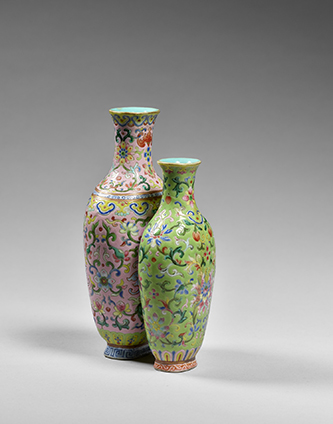 https://francefineart.com/  Vase double à décor de fleurs, Chine, 18e-19e siècle, dynastie Qing (1644-1911). Porcelaine à décor d’émaux famille rose. Paris, musée Guimet, donation Ernest Grandidier, 1894. © GrandPalaisRmn (musée Guimet, Paris) / Michel Urtado.