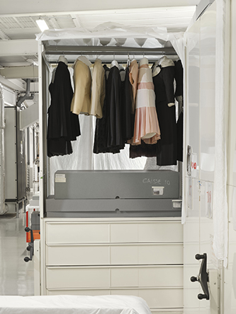 https://francefineart.com/  Christophe Dellière, Vue des réserves du département Mode et textile du musée des Arts décoratifs : vêtements Christian Dior sur cintres morphologiques 2026. © Les Arts Décoratifs / Christophe Dellière.