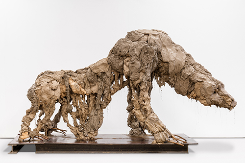 https://francefineart.com/  Lionel Sabatté, Grande ourse, 2026. Ciment, chaux pouzzolane, fer à bétons, filasse végétale et pigments · 130 × 252 × 85 cm. © Lionel Sabatté, ADAGP, Paris, 2026. © Grégory Copitet.