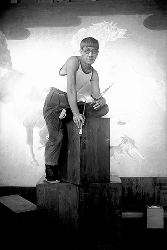 https://francefineart.com/  Boris Lipnitzki (1887-1971), Foujita dans son atelier, vers 1925, Paris, fonds Roger-Viollet. © Boris Lipnitzki / Roger-Viollet