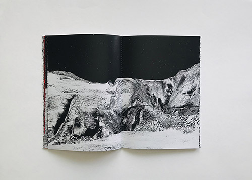 Sandrine Elberg, Double page de Jökull, la mémoire des glaciers (2015-2020)livre publié en autoédition. © Sandrine Elberg.
