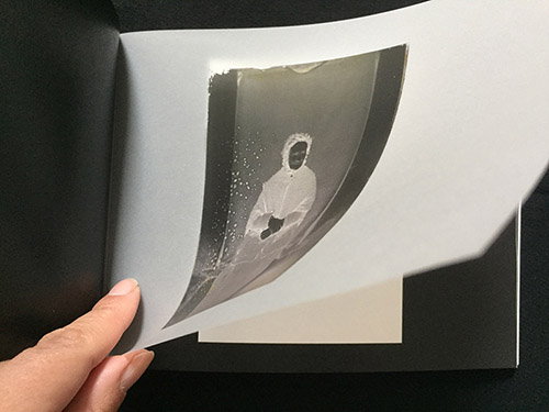 Extrait double page de Cosmogonie d’Angéline Leroux, livre d'artiste d'artiste en auto-édition. © Angéline Leroux.